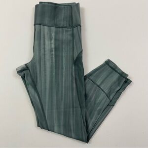 Lululemon In Movement Tights 25” Blue Linear Spray Women’s 10